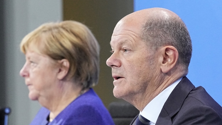 Angela Merkel und Olaf Scholz berieten am Dienstag beim Corona-Gipfel über das weitere Vorgehen in der Corona-Krise. (Foto)