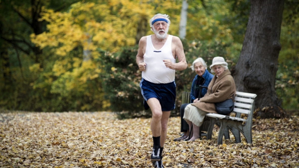 Paul Averhoff (Dieter Hallervorden) will es noch einmal wissen und trainiert f&uuml;r den Marathon. (Foto)