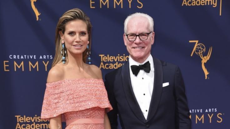 Heidi Klum und Modeberater Tim Gunn kommen zu den Creative Arts Emmy Awards im Microsoft Theater in Los Angeles.