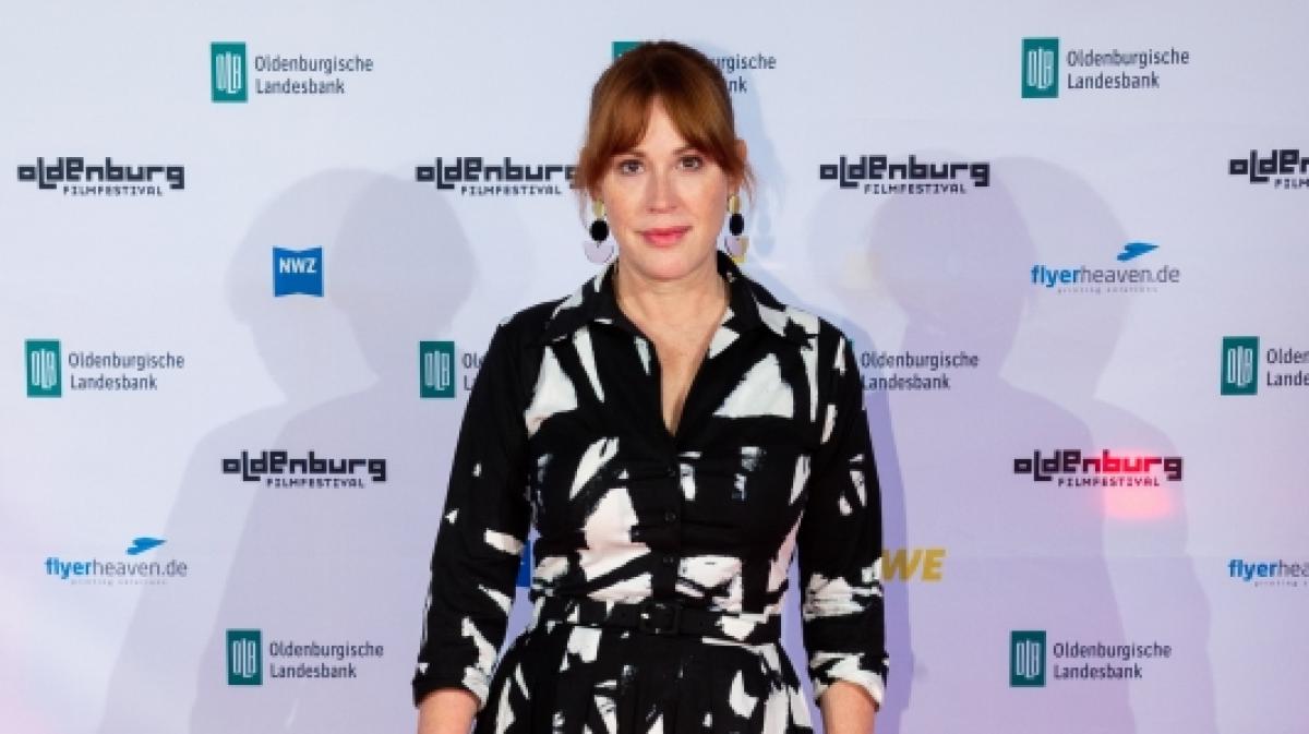 "Riverdale"-Star Molly Ringwald trauert um ihren Vater Bob Ringwald. (Foto)