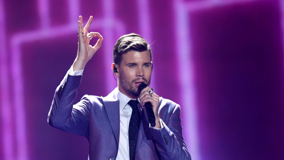 Robin Bengtsson singt f&uuml;r Schweden "I Can't Go On" bei dem 62. Eurovision Song Contest in Kiew. (Foto)