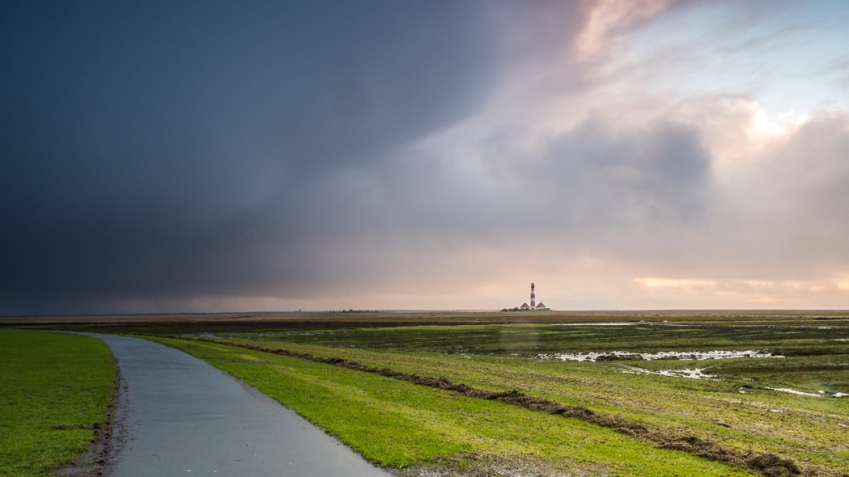 Auch ein bedeckter Himmel kann am Meer seinen Reiz haben. (Foto)