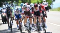 Tour de Suisse 2022: Michael Schär (l) aus der Schweiz vom AG2R Citroen Team und Joel Suter (r) aus der Schweiz vom UAE Team Emirates in Aktion.