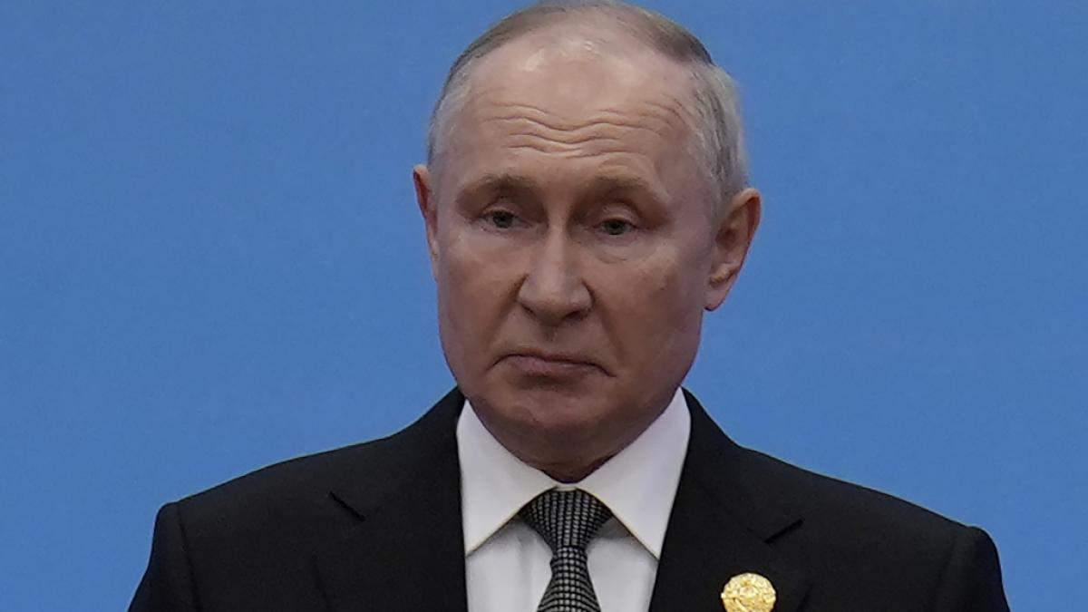Wladimir Putin d&uuml;rfte die j&uuml;ngsten Berichte &uuml;ber einen Hubschrauber-Absturz mit drei Todesopfern wenig am&uuml;siert zur Kenntnis genommen haben - vor allem, weil das Ungl&uuml;ck nach Beschuss aus den eigenen Reihen passierte. (Foto)