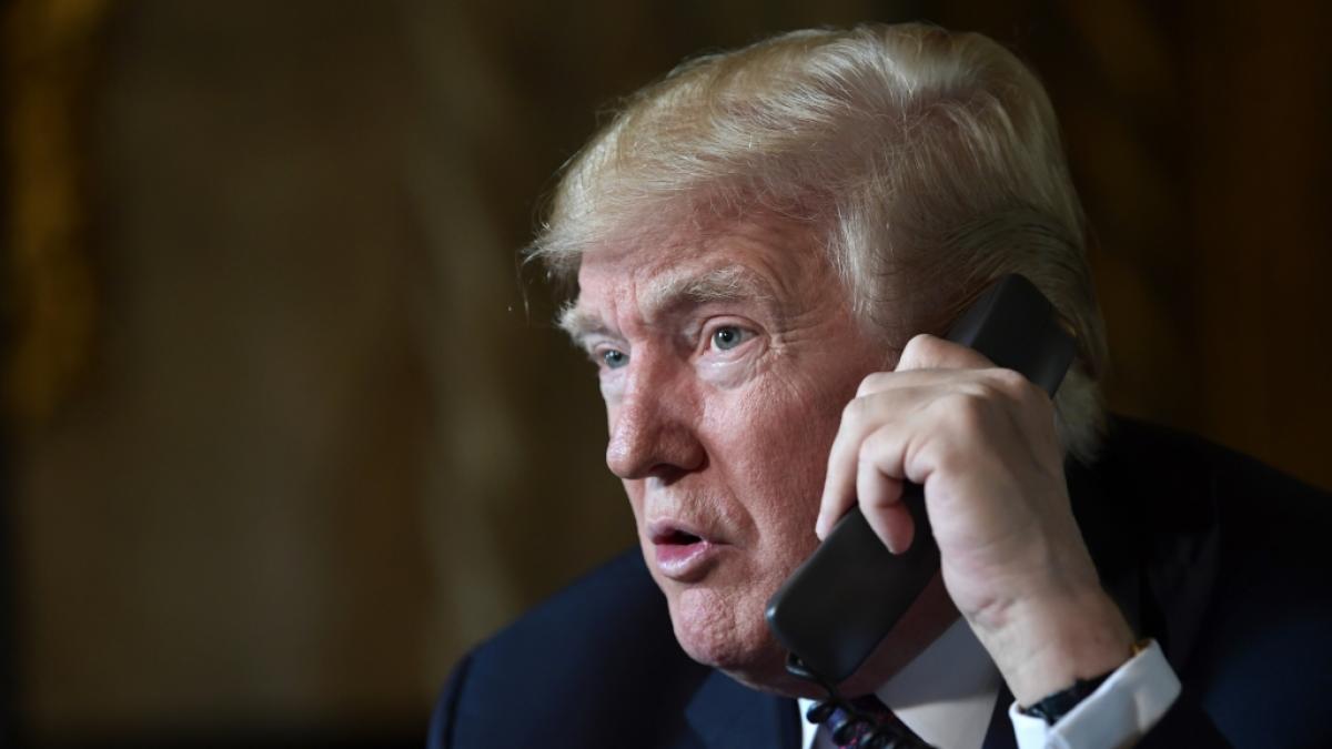 In einem bizarren Telefonat soll Donald Trump einen britischen Reporter um Ratschl&auml;ge zum Iran-Krieg gebeten haben. (Foto)