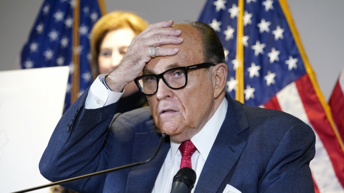 Rudy Giuliani, der ehemalige B&uuml;rgermeister von New York und ein Anwalt von US-Pr&auml;sident Trump, sprach sich w&auml;hrend einer Pressekonferenz in Washington in Rage. (Foto)