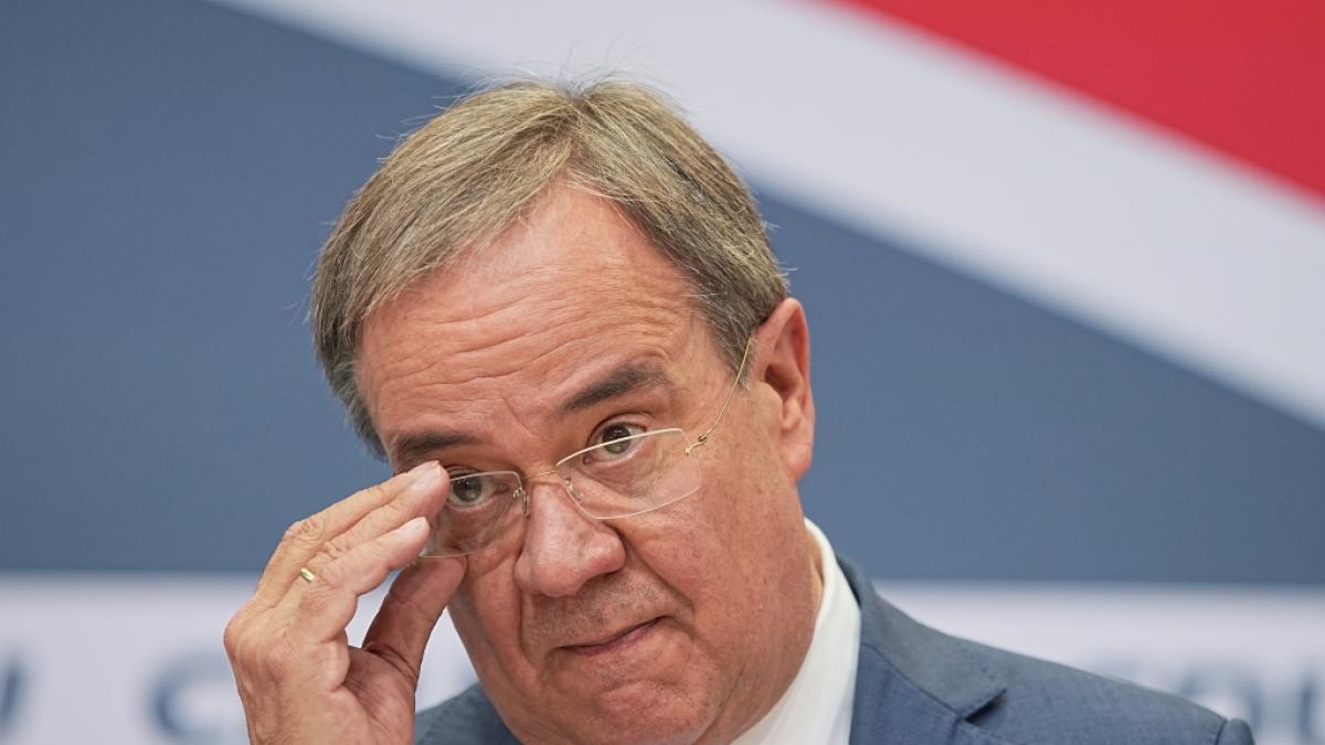 Armin Laschet soll zur&uuml;cktreten, findet das Netz. (Foto)