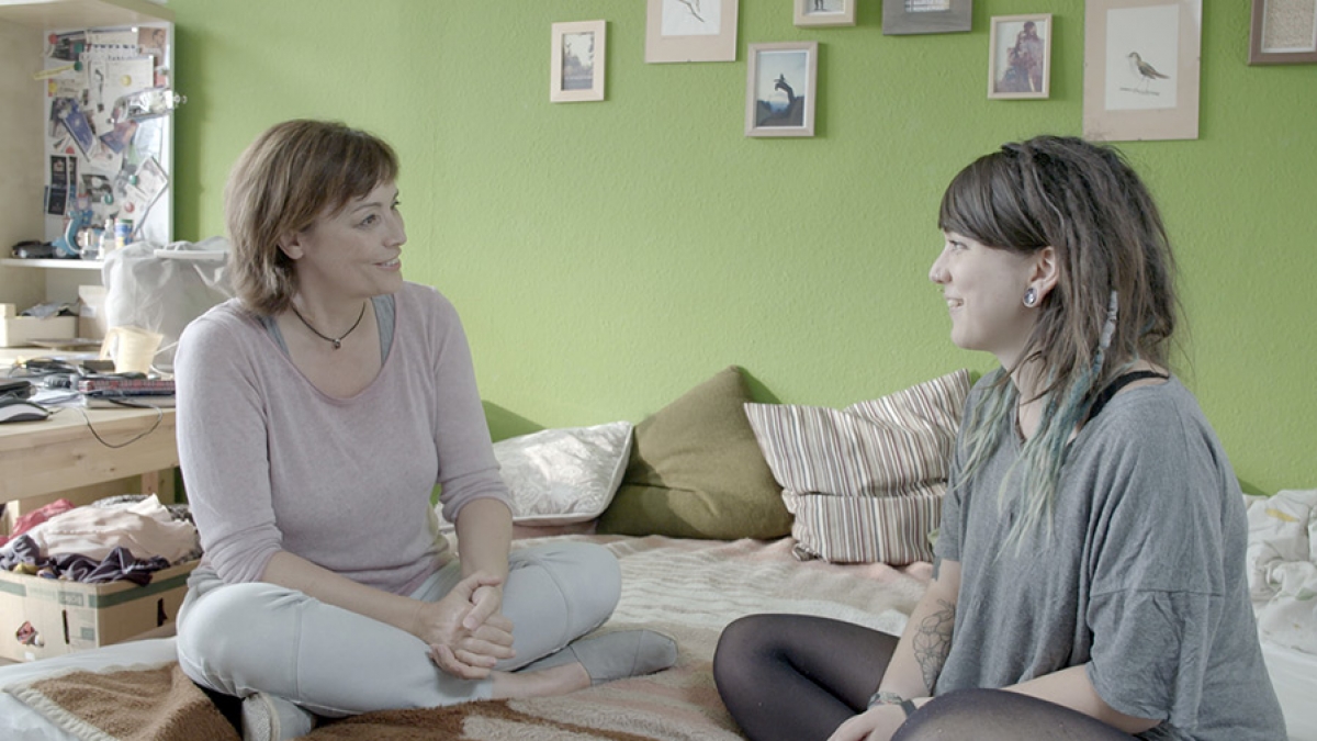 "Make Love - So, wie Du bist": Fritzi (r.) erz&auml;hlt Ann-Marlene Henning, dass sie grunds&auml;tzlich keine Lust auf Geschlechtsverkehr hat. (Foto)