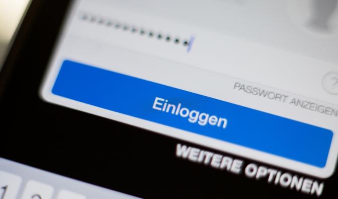 Sichere Passwörter sind unabdingbar, um Ihre Daten und Identität im Netz zu schützen. Doch manchmal können sie auch zur Last fallen.