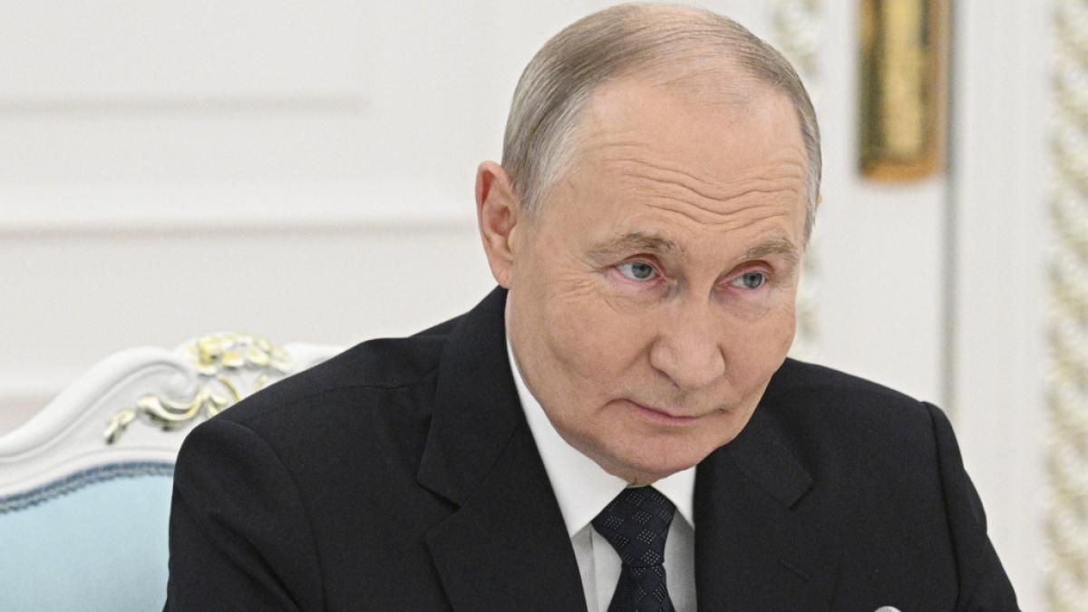 Ob der Gedanke an seine heimliche Tochter Wladimir Putin hier ein L&auml;cheln ins Gesicht zaubert? (Foto)