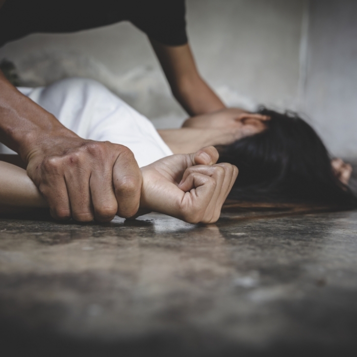 Horror-Tat gefilmt! Mädchen (17) während Prüfung sexuell missbraucht