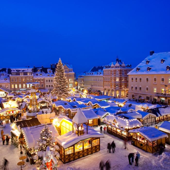 Imbissbude auf Bitburger Weihnachtsmarkt stand in Flammen