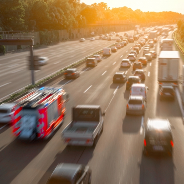 Auto rast auf Lkw! Vier Tote bei Horror-Crash