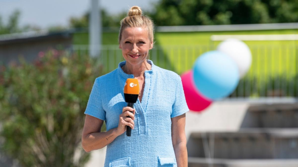 Andrea Kiewel fordert ihre Promi-G&auml;ste im "ZDF Fernsehgarten" am 5. Juni 2022 heraus, ihre Grenzen zu &uuml;berwinden. (Foto)