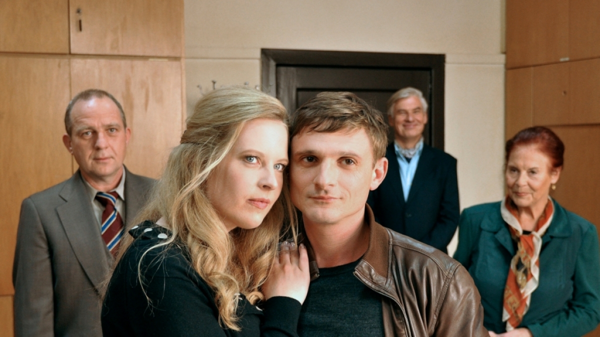 Ines (Diana Amft) und Moritz (Florian Lukas) gehen eine Scheinehe ein. (Foto)