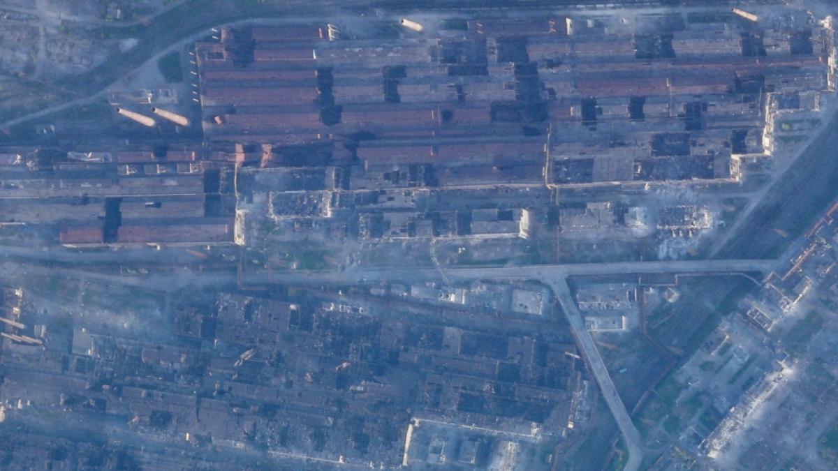 Dieses Satellitenbild von Planet Labs PBC zeigt Sch&auml;den am Stahlwerk Azovstal. Das russische Milit&auml;r begann am 03. Mai Mai mit der Erst&uuml;rmung des Stahlwerks, nachdem zahlreiche Zivilisten aus den unterirdischen Tunneln des Werks evakuiert worden waren. (Foto)