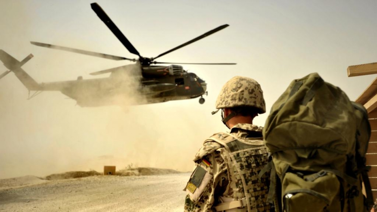Die Bundeswehr k&auml;mpft in Afghanistan - und &Auml;rzte schie&szlig;en mit. (Foto)