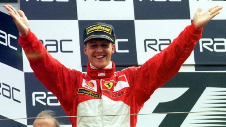 Michael Schumacher nach seinem Sieg beim Großen Preis von England in Silverstone.
