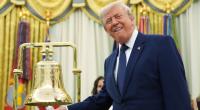Donald Trump sorgt mit einer wirren Glockenshow für Schlagzeilen.