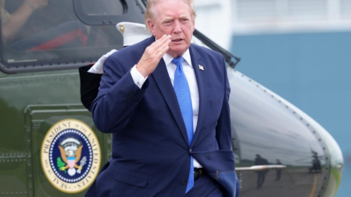 Aktuelle Fotos des US-Pr&auml;sidenten sch&uuml;ren Ger&uuml;chte: Ist Donald Trump auf einen externen Defibrillator angewiesen? (Foto)