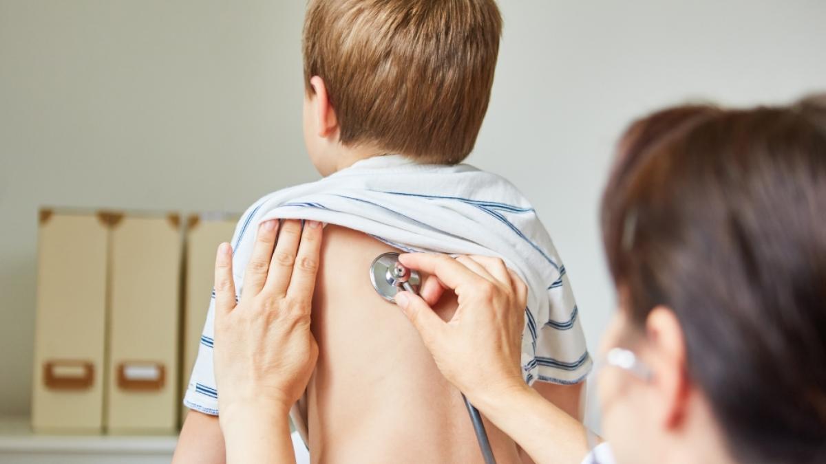 Kinder&auml;rzte fordern die Abschaffung der Kinderkrankschreibung. (Foto)