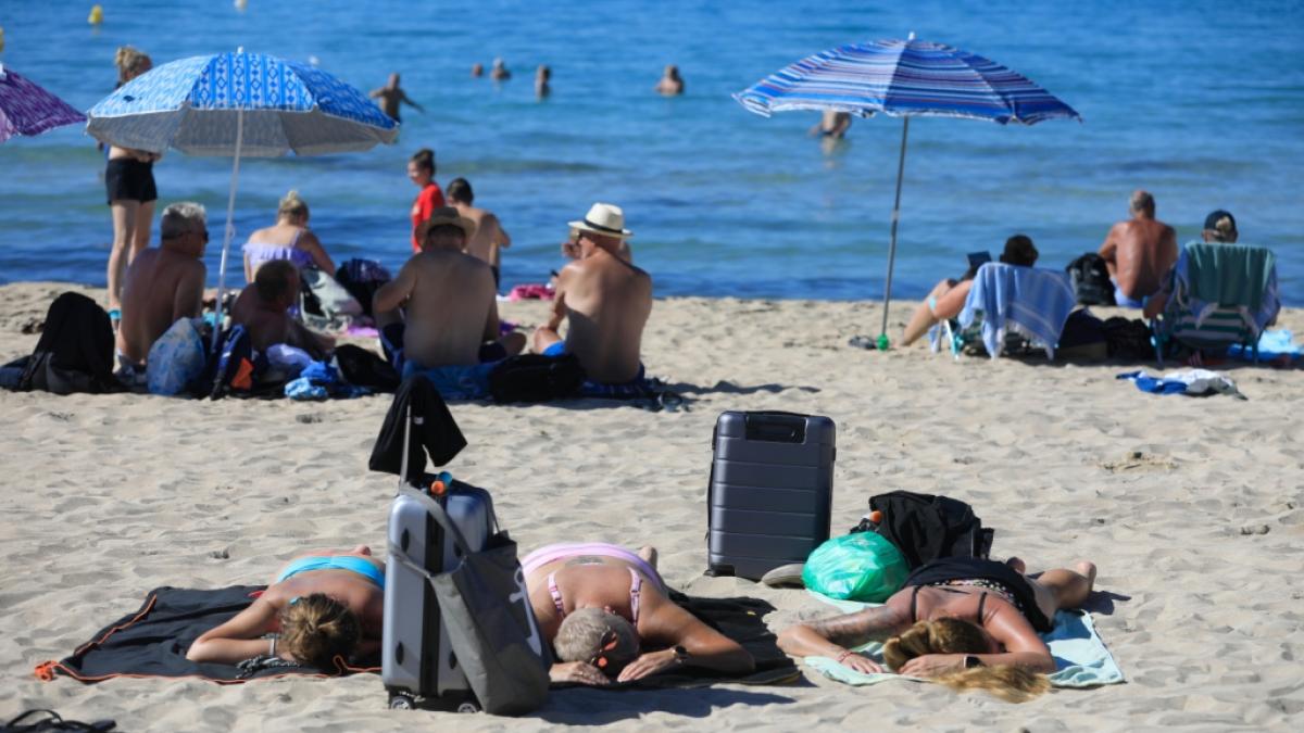 Am Strand von Palma de Mallorca fand das Leben einer deutschen Urlauberin ein pl&ouml;tzliches Ende - Not&auml;rzte konnten die 83-J&auml;hrige nicht mehr retten (Symbolfoto). (Foto)
