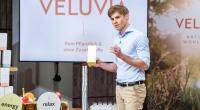 Jörn-Marc Vogler stellt sein Nahrungsergänzungsmittel 