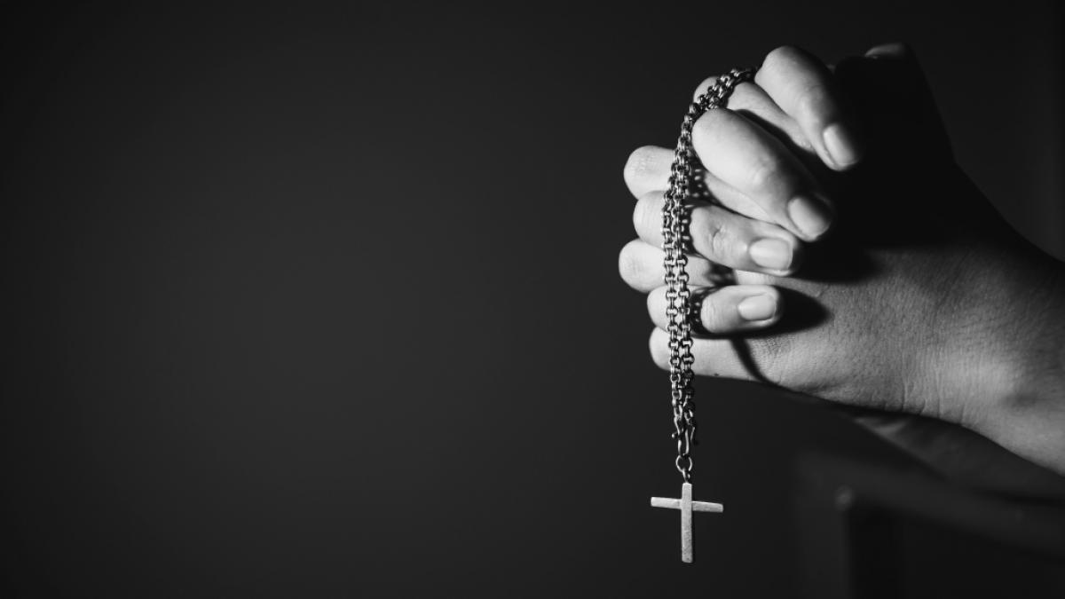 Eine Pastorin wurde erstochen und angez&uuml;ndet. (Symbolfoto) (Foto)