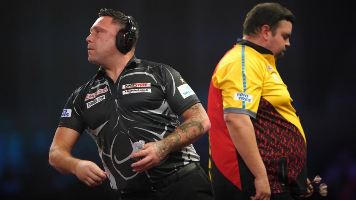 Psychospielchen im Viertelfinale: Zeitweise spielte Gerwyn Price bei der Darts-WM mit Kopfh&ouml;rern gegen Gabriel Clemens, um die Ger&auml;uschkulisse im Londoner Alexandra Palace auszublenden. (Foto)