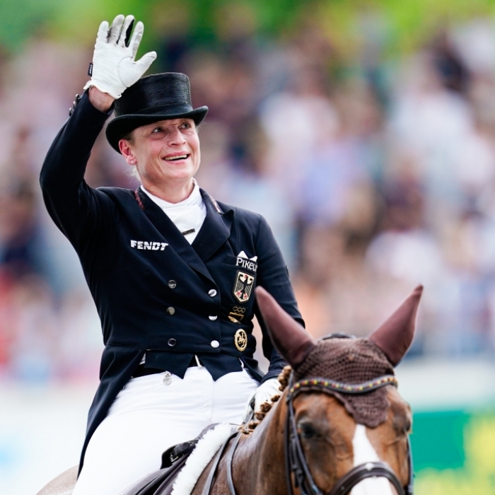 Wie lebt die Dressurkönigin nach dem Todes-Drama abseits der Reitsport-Welt?