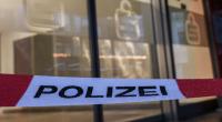 Nach dem spektakulären Einbruch in eine Sparkassen-Filiale in Gelsenkirchen haben Ermittler Autokennzeichen sichergestellt, die womöglich zu einem der Fluchtfahrzeuge gehören.