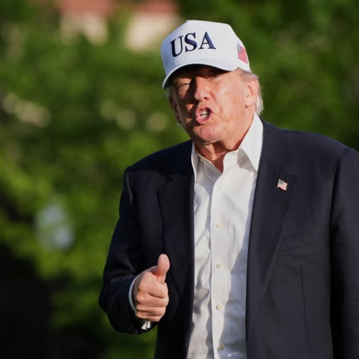 Trump sorgt mit Bomben-Entscheidung für Empörung