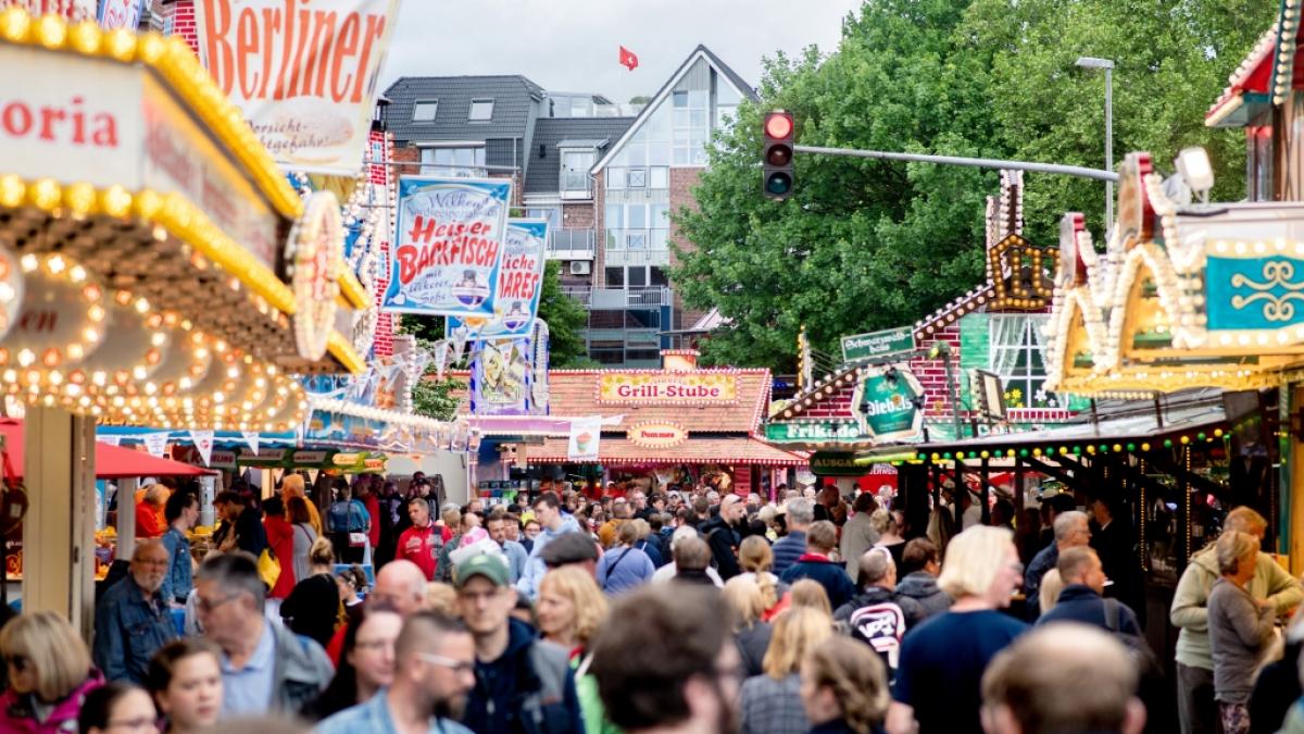 Bei dem Matjestagen in Emden ist eine 18-j&auml;hrige Frau t&ouml;dlich verungl&uuml;ckt. (Foto)