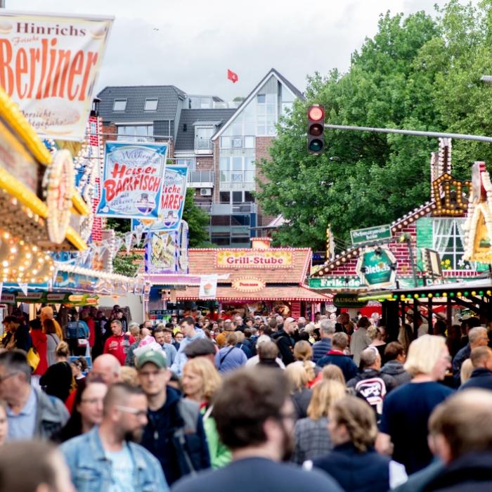 Todesfall überschattet Matjesfest! Frau (18) bei Volksfest gestorben