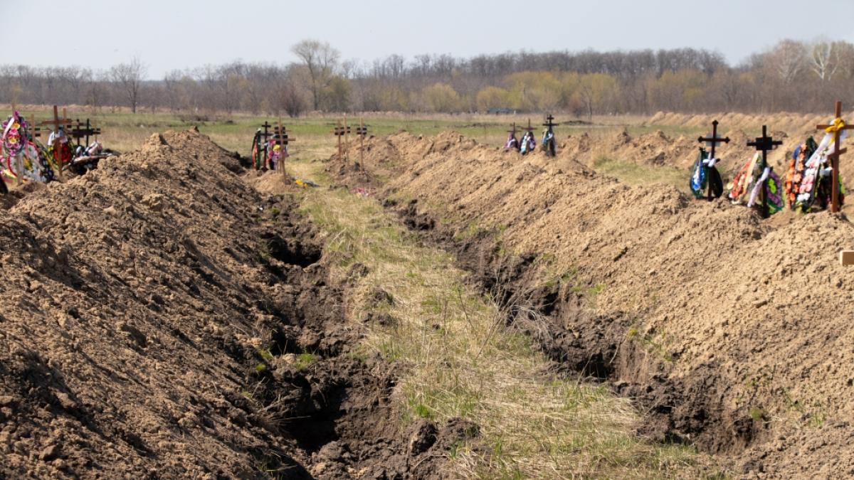 Drohnenaufnahmen zeigen etliche neue Gr&auml;ber in der ukrainischen Stadt Irpin. (Symbolbild) (Foto)