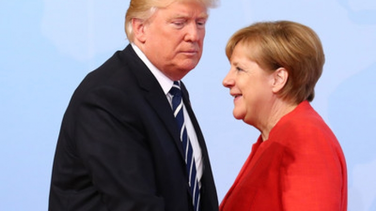 Frostige Stimmung: Bundeskanzlerin Angela Merkel begrüßt Donald Trump.