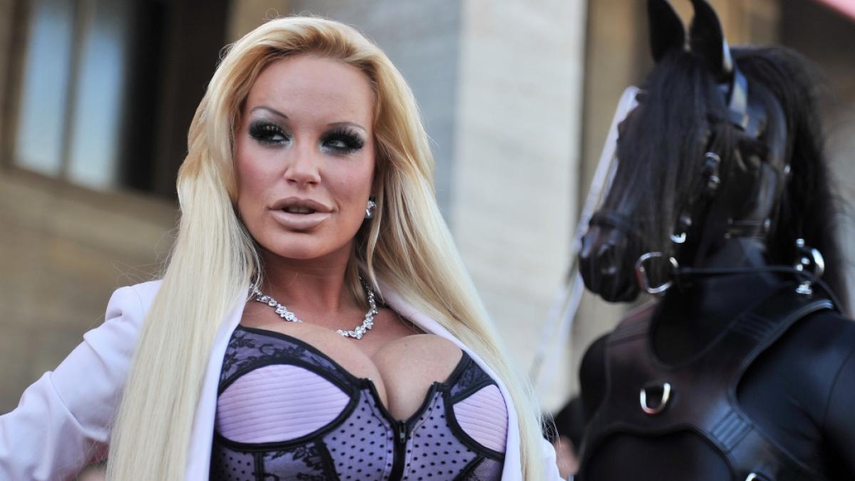 Gina-Lisa Lohfink hatte bereits einige Beziehungen. Der Mann f&uuml;rs Leben war bisher jedoch nicht dabei. (Foto)