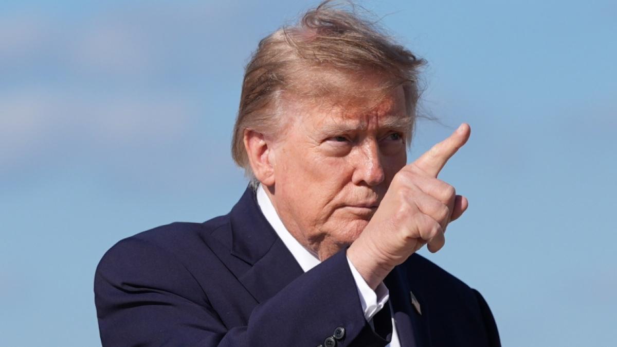 Donald Trump irritierte wieder einmal mit seinem Gang. (Foto)