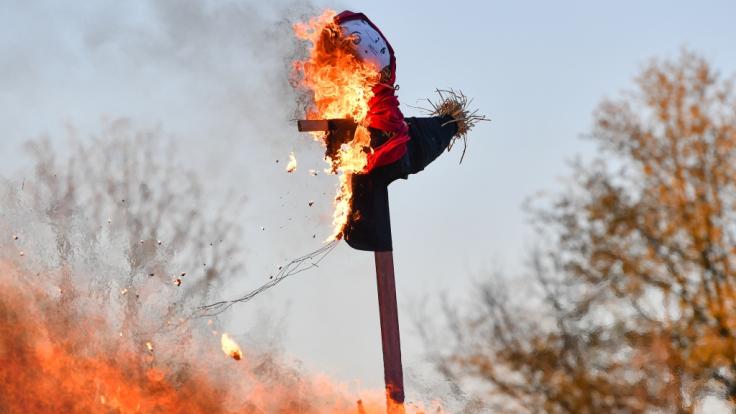 Das Maifeuer, auch Hexenfeuer genannt, wird in weiten Teilen Deutschlands gefeiert.