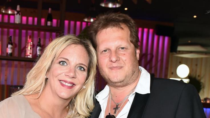 Daniela Büchner feiert Jens Büchners Geburtstag, um ihn nicht zu vergessen.