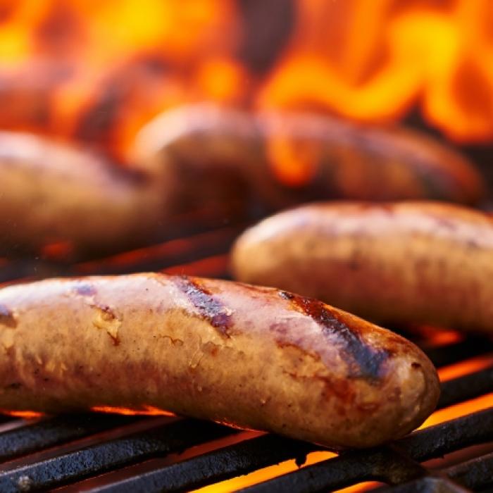 Mit Keimen und Mineralöl belastet! Diese Bratwürste enttäuschen im Test