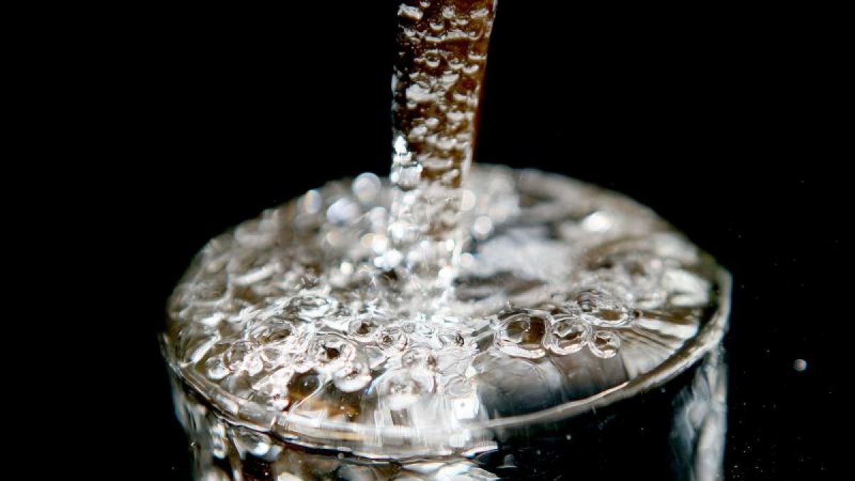 Viel trinken ist gerade im Sommer lebenswichtig - aber sind eisgek&uuml;hlte Drinks wirklich die beste Wahl? (Foto)