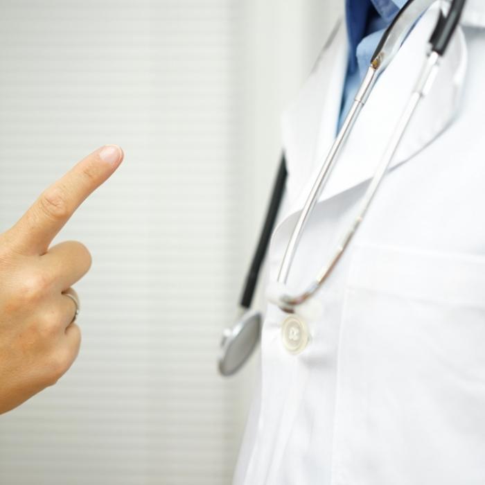 Innerlich verblutet! Arzt weist Mann trotz Schmerzen ab - tot