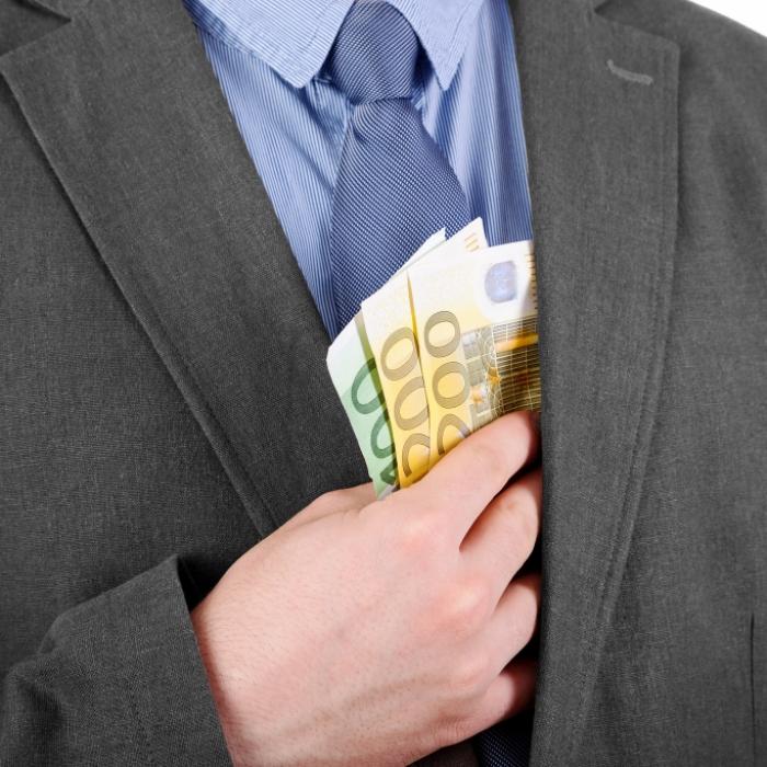 Beamte kassieren ab! So lang müssten Angestellte dafür arbeiten