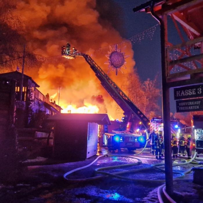 Millionenschaden! Ursache für Großbrand weiter unklar