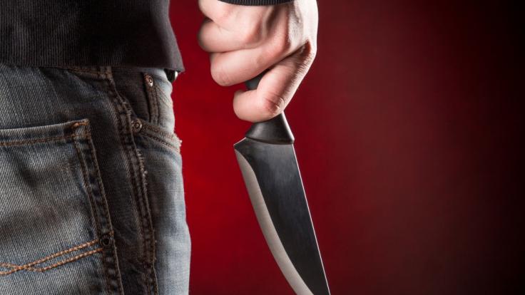 In England wurde ein 18-Jähriger von einer Gang niedergestochen.