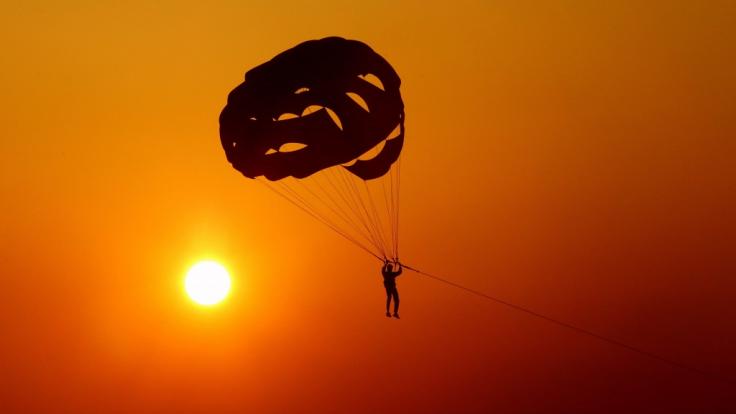Zwei Teenager sind auf der griechischen Insel Rhodos bei einem Parasailing-Unfall tödlich verunglückt (Symbolbild).