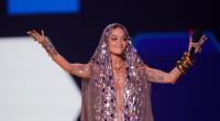 Rita Ora ließ in ihrem nahezu durchsichtigen Umhang-Kleid wenig Raum für Fantasie.