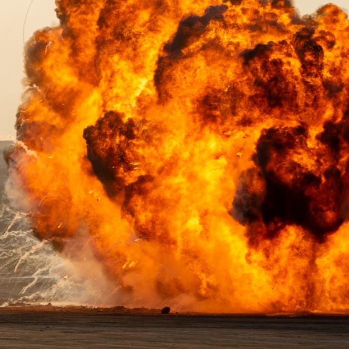 Front-Video zeigt! Raketenwerfer explodiert nach Monster-Einschlag