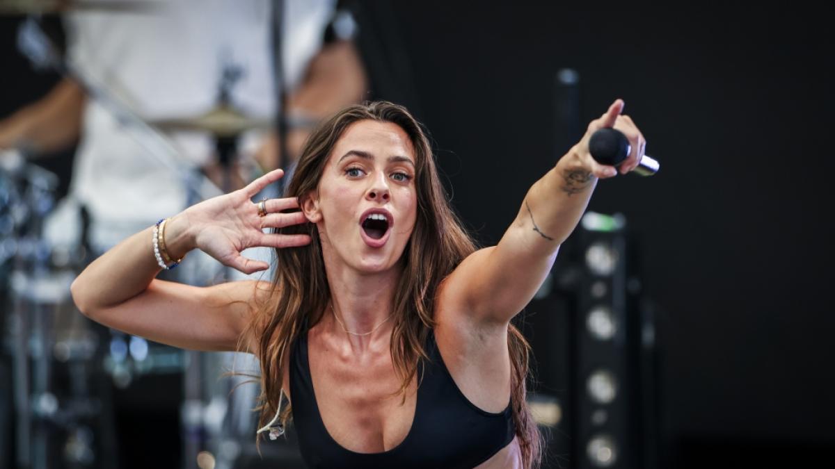 Vanessa Mai heizt Fans im "Glam Look" ein. (Foto)
